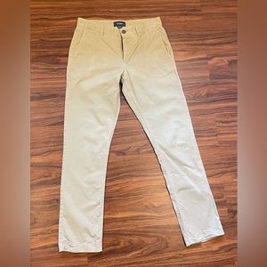 Men’s TAYLRD khakis 30x30 excellent condition!